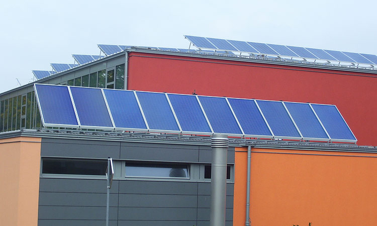 nwerk Solaranlage auf der Sporthalle Quakenbrück